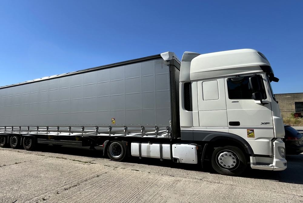 DAF XF tractor unit with Schmitz trailer