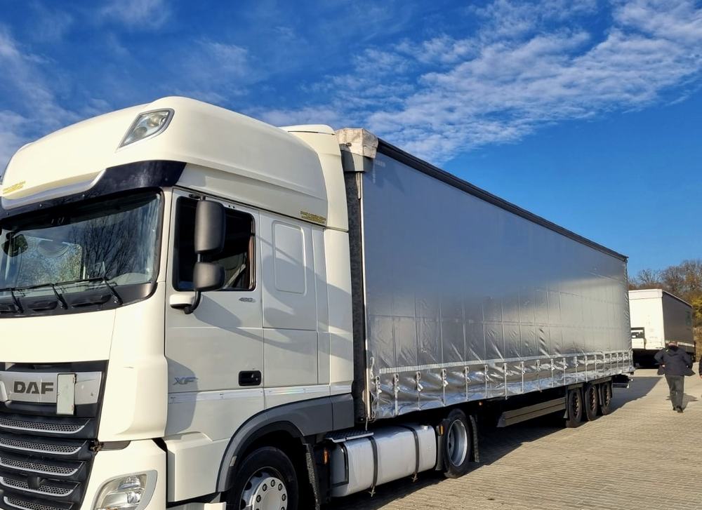 The Latium Line unit in the yard, ready for loading